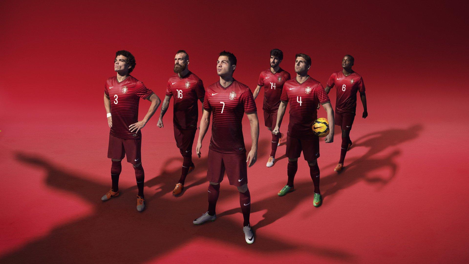 英超联赛激战正酣,曼城逆转利物浦登顶积分榜