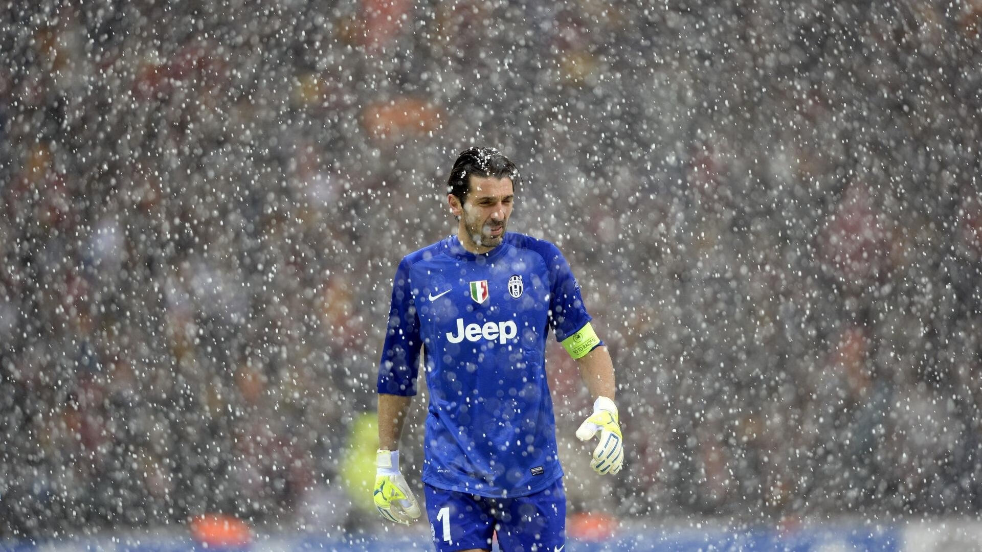 中国花样游泳队世锦赛摘金 演绎水中艺术新高度